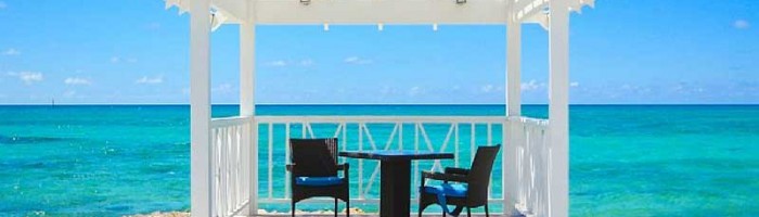 10 Gorgeous Gazebos that Feel Like a Dream Getaway-Sand and sea